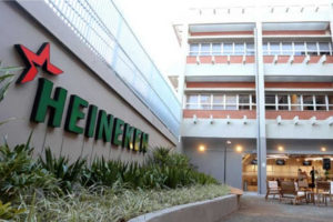 Heineken doará dinheiro de patrocínio para a abertura de 4 usinas de oxigênio no Brasil