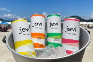 Conheça Joví, a primeira Hard Seltzer brasileira, lançada em 2017.