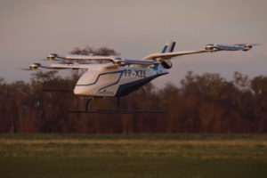 Embraer apresenta protótipo de carro voador elétrico