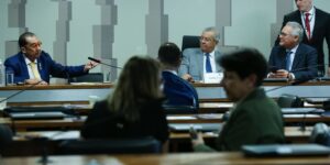 Conselho de Ética abre processo contra cinco senadores