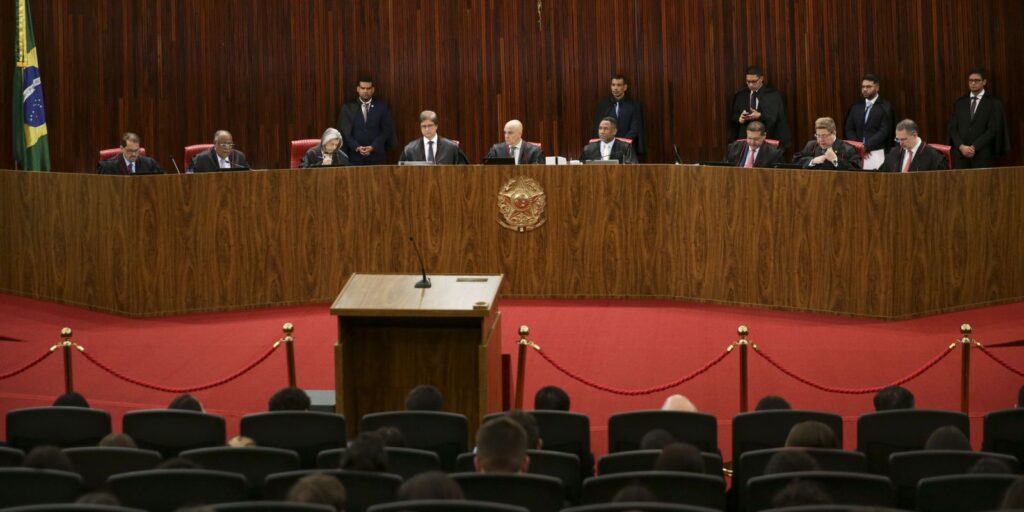 MPE pede condenação de Bolsonaro por reunião com embaixadores