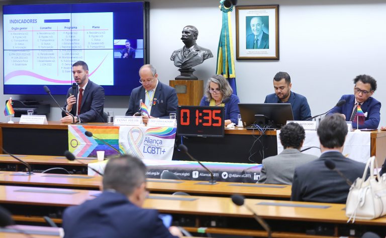 Pesquisa mostra dificuldades na implantação de políticas públicas para população LGBTQIA+ – Notícias