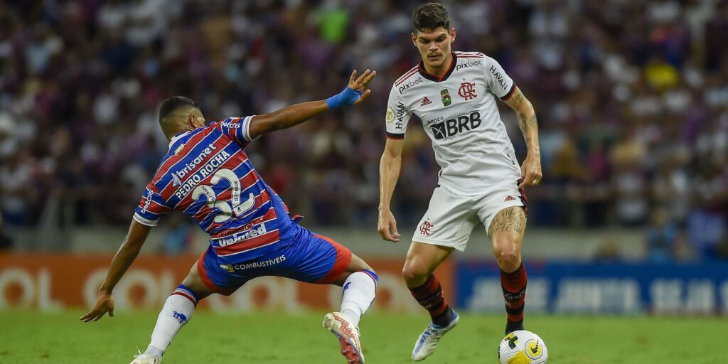 Flamengo enfrenta Fortaleza de olho na vice-liderança do Brasileirão