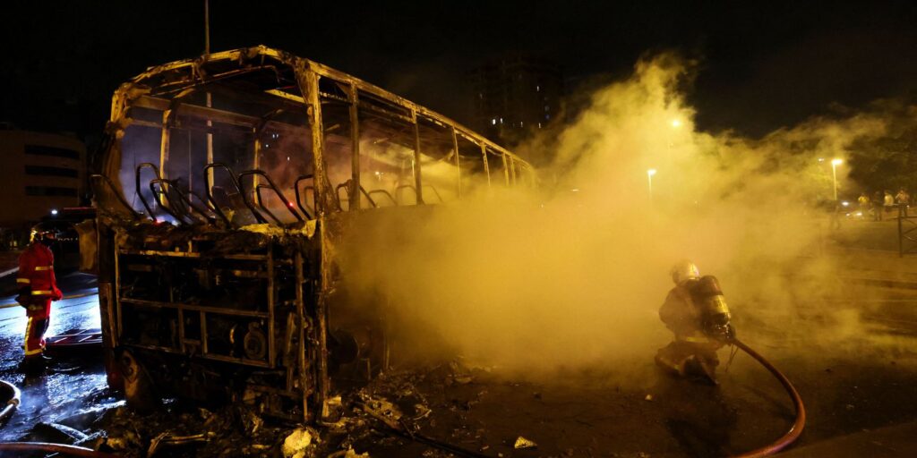 França tem mais protestos antes do funeral de rapaz morto pela polícia