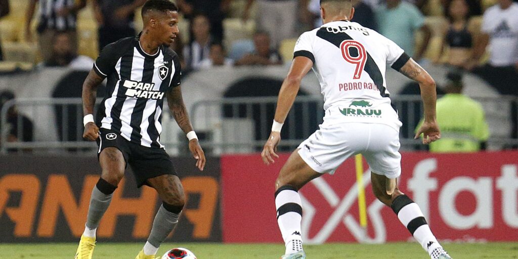 Botafogo e Vasco fazem clássico de opostos no Campeonato Brasileiro