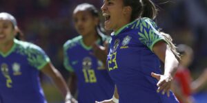 Seleção feminina goleia Chile em último jogo antes da Copa do Mundo