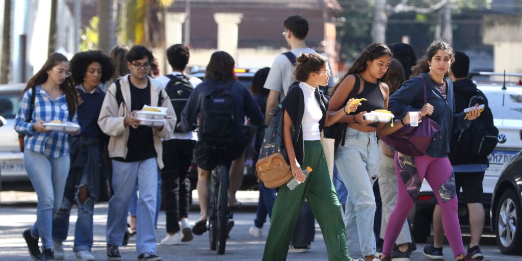 Com recorde de jovens no mundo, campanha quer ouvir o que eles pensam