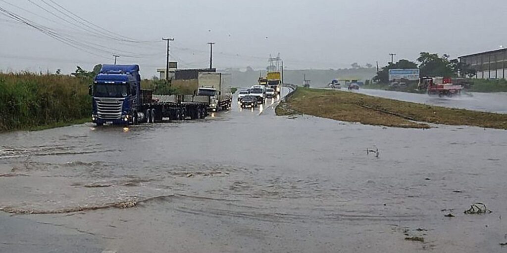 Pernambuco decreta emergência em 12 municípios por causa das chuvas