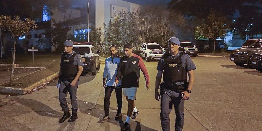 Preparador físico uruguaio é preso por racismo em jogo do Corinthians