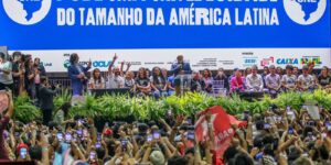 Lula participa de congresso da UNE e promete mais universidades