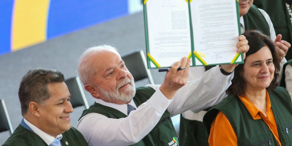 Lula sanciona lei do Mais Médicos