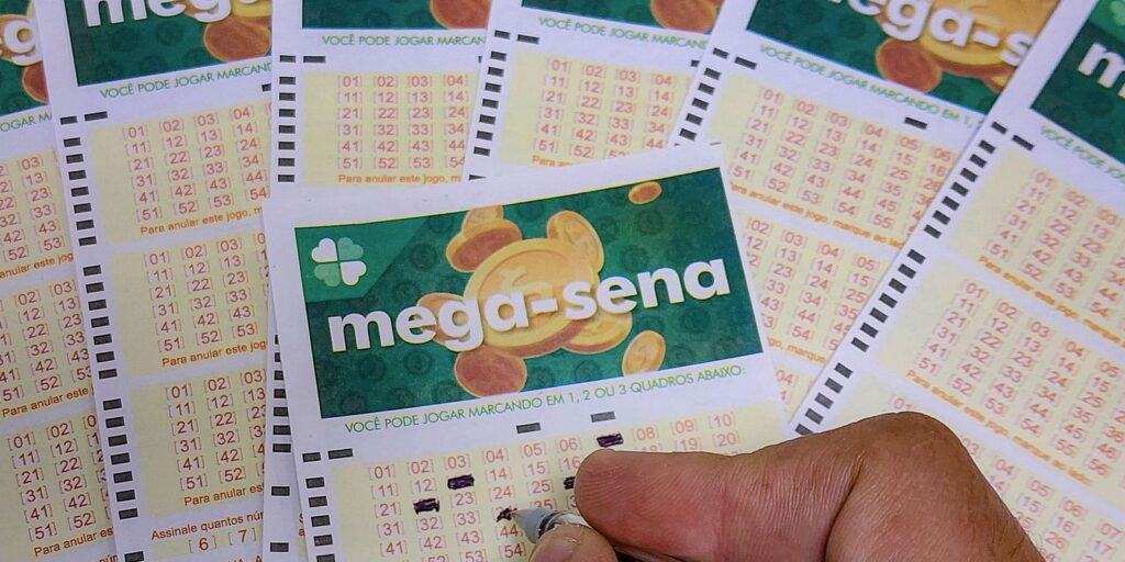 Ninguém acerta sorteio e prêmio da Mega-Sena acumula de novo