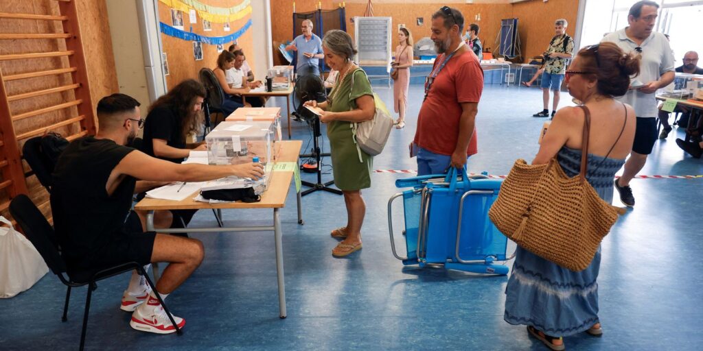 Espanhóis vão às urnas neste domingo em eleições polarizadas