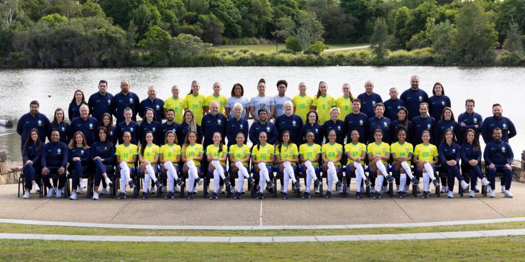 Em meio a treinos, seleção feminina faz foto oficial da Copa do Mundo