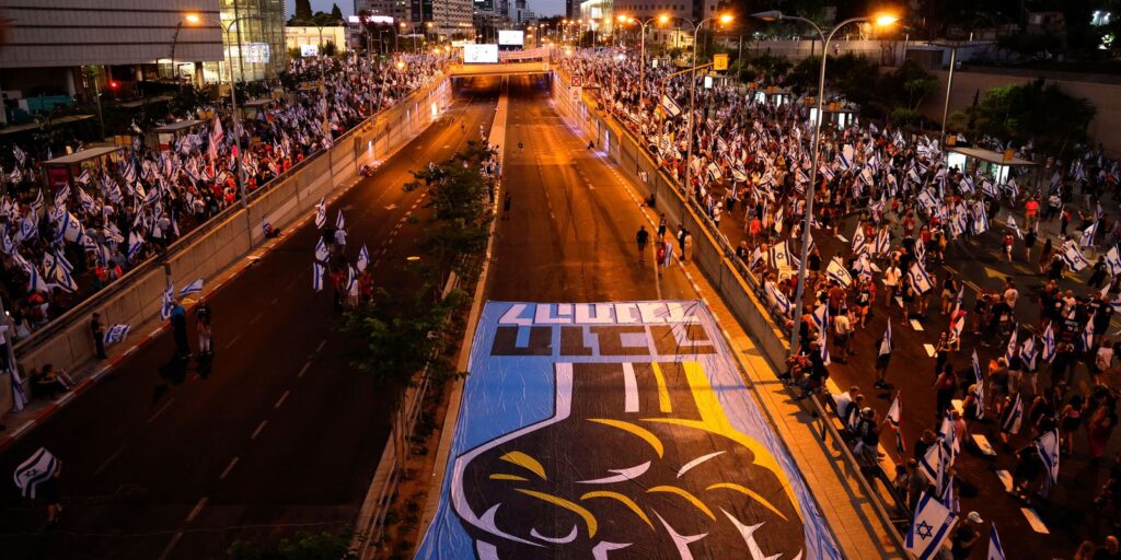 Manifestantes israelenses mantêm pressão sobre Netanyahu