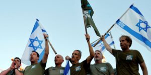 Ex-espiões de Israel protestam contra reforma judicial no país