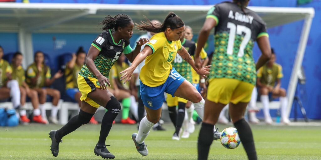 Brasil enfrenta Jamaica precisando de vitória para chegar às oitavas