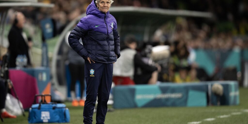 Sundhage atribui eliminação a jogo lento e demora nas substituições