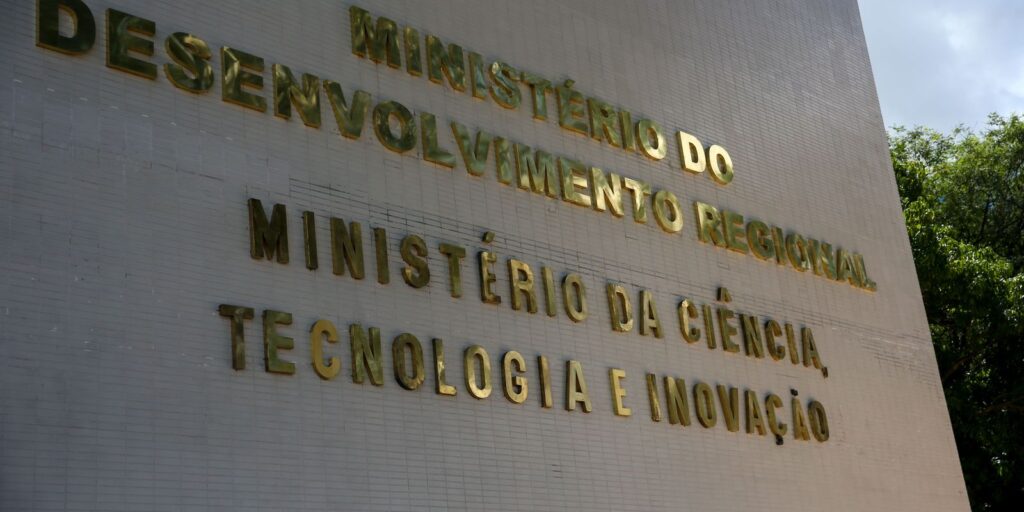 Governo realiza concurso publico com 814 vagas