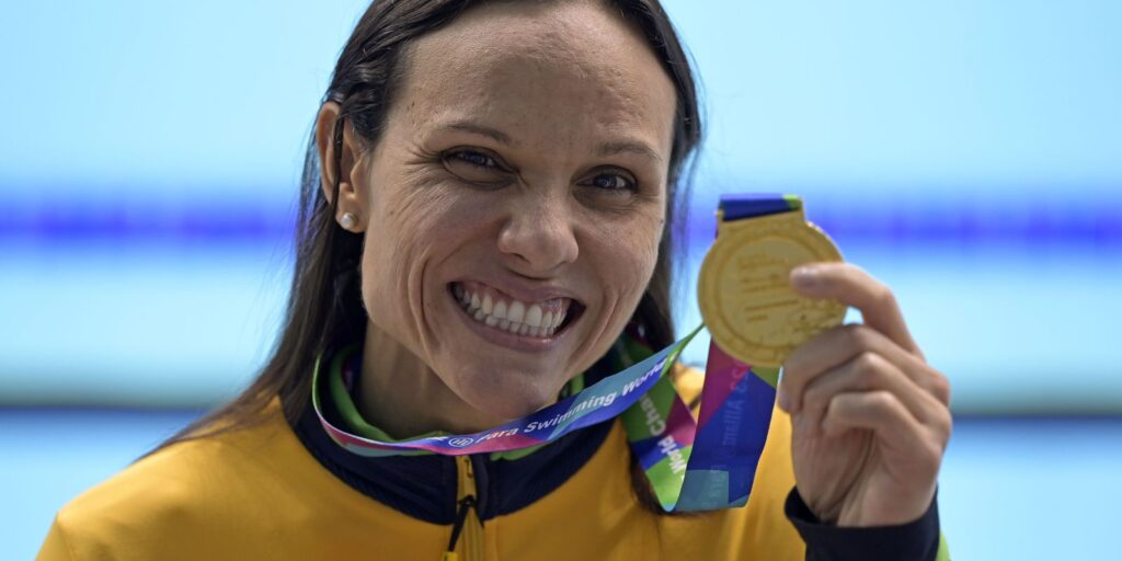 Mundial de natação: Carol Santiago e Cecília Araújo conquistam ouro