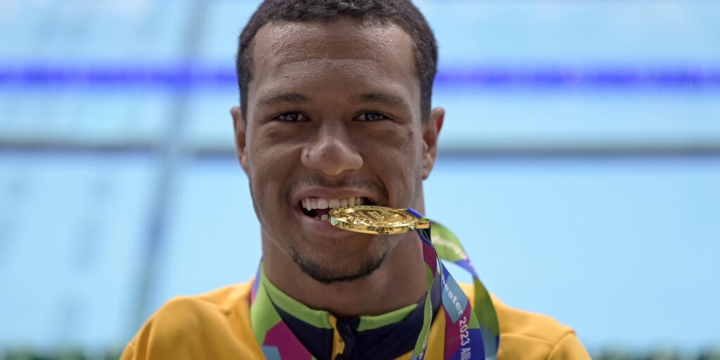 Gabriel Araújo fatura bicampeonato mundial nos 50 metros costas