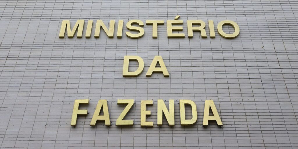 Alíquota-padrão do IVA ficará entre 25,45% e 27%, calcula Fazenda