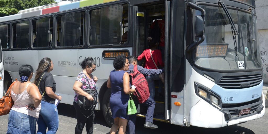 Menor preço faria mais brasileiros usarem transporte público, diz CNI