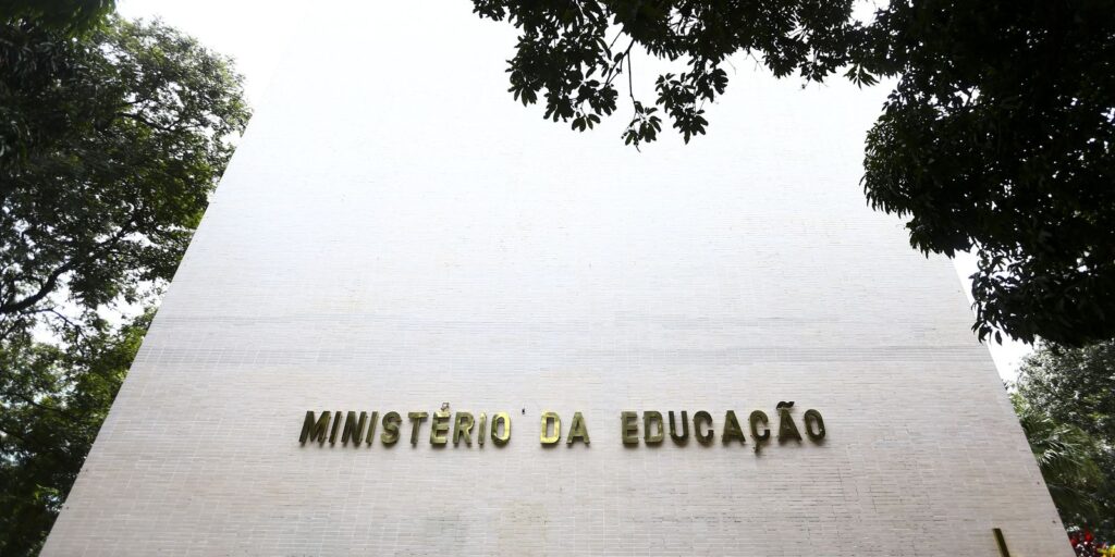 MEC estuda retomar programa voltado para profissionais da educação