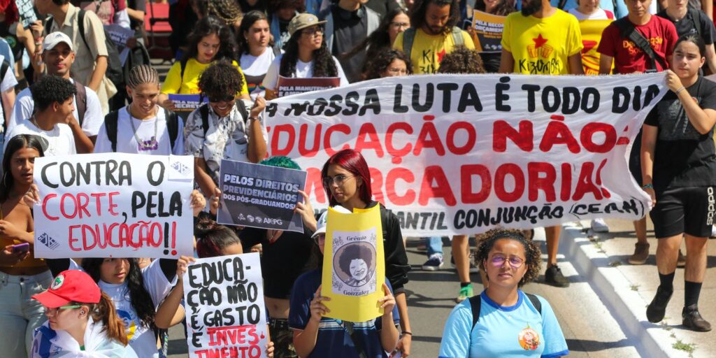 Estudantes se mobilizam em Brasília por melhores condições na educação