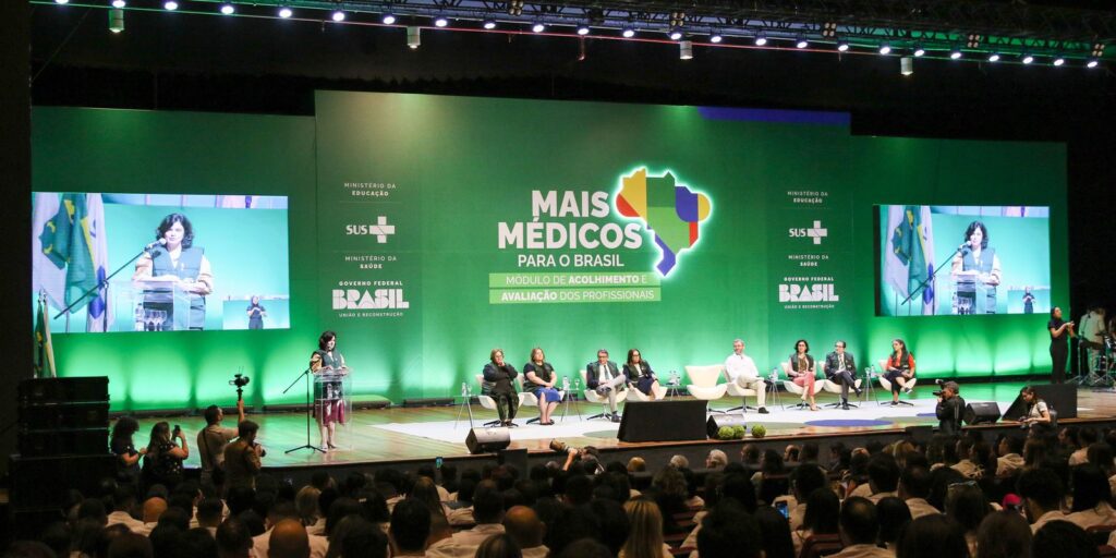 Curso de formação do Mais Médicos conta com 1 mil profissionais