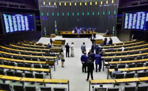 Câmara aprova MP que reajusta salário mínimo e amplia faixa de isenção do IR – Notícias