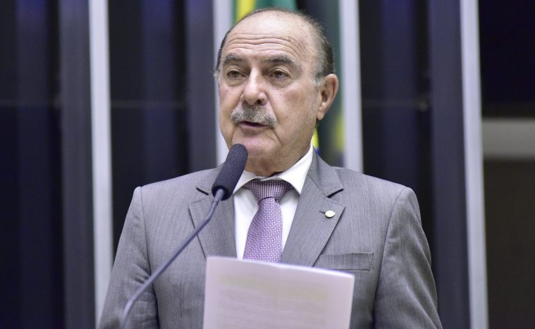 Comissão aprova projeto que institui política de saúde vocal no SUS – Notícias