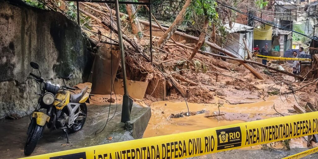 Chuva provoca deslizamentos e Rio permanece em estágio de mobilização