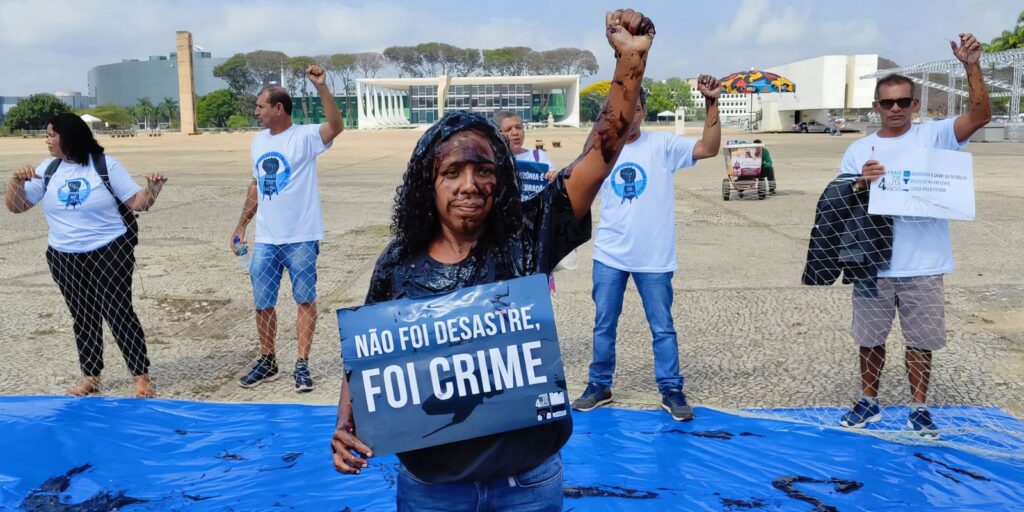 Após 4 anos, pescadores ainda pedem reparação por vazamento de óleo