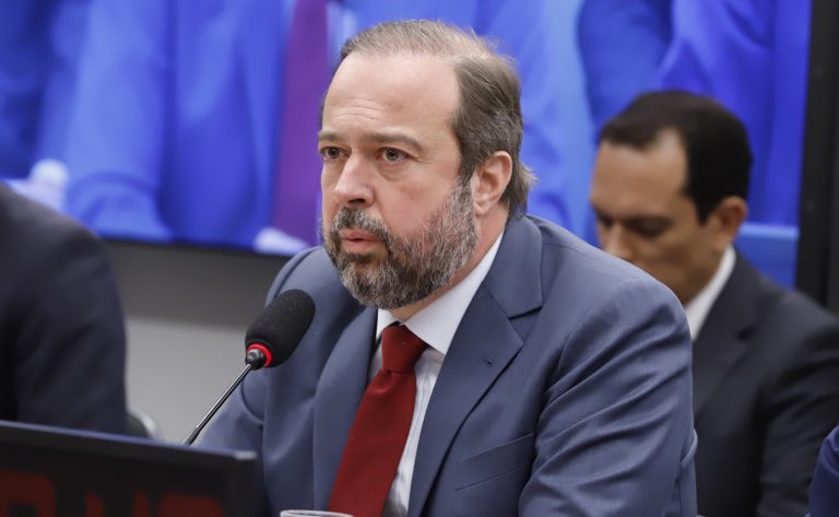 Ministro diz que vai enviar projeto de lei para diminuir custos da energia para o consumidor – Notícias