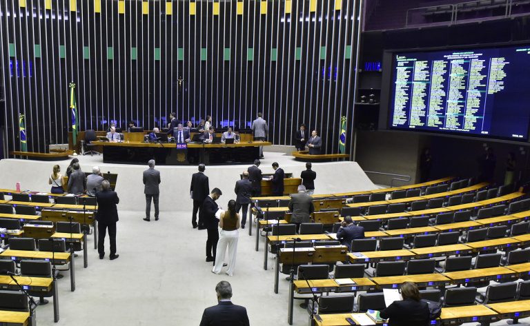 Deputados analisam projeto que viabiliza retomada de obras em escolas e unidades de saúde; acompanhe – Notícias