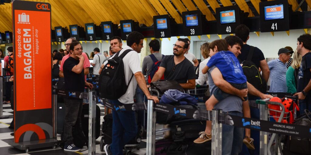 Feriado aumenta movimento em rodovias e aeroportos paulistas