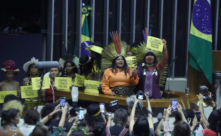 Sessão solene da Câmara faz homenagem à 3ª Marcha das Mulheres Indígenas – Notícias