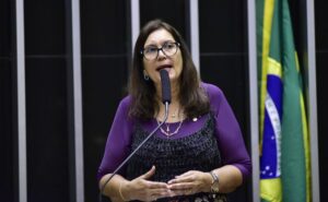 Câmara aprova PEC que mantém cidadania brasileira de quem obtém outra nacionalidade – Notícias