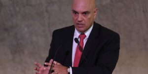 Moraes diz que desinformação na internet põe em risco a democracia