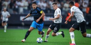 Corinthians e Grêmio empatam em jogo com oito gols