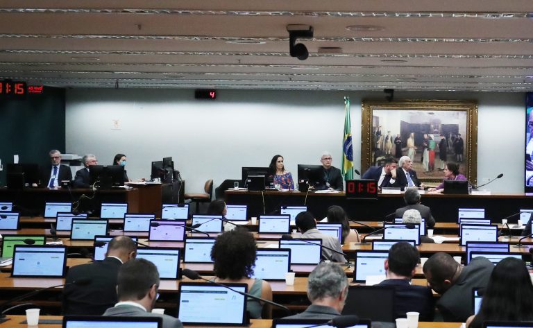 Comissão especial pode votar parecer sobre cota dos partidos nesta terça-feira – Notícias