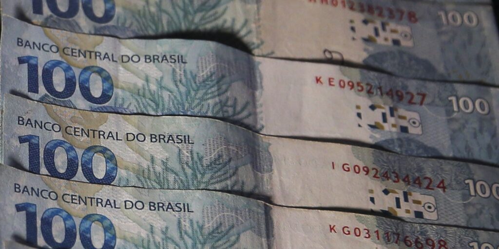 Juros médios dos bancos seguem em queda para 43,5% ao ano