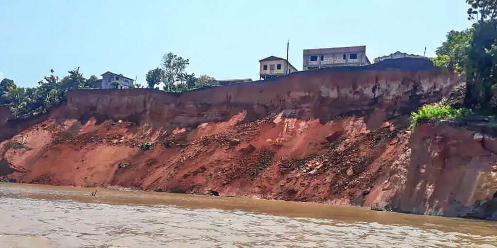 Sobe para 2 número de mortos após deslizamento de terra no Amazonas