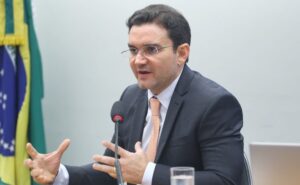 Ministro do Turismo critica judicialização contra empresas aéreas – Notícias