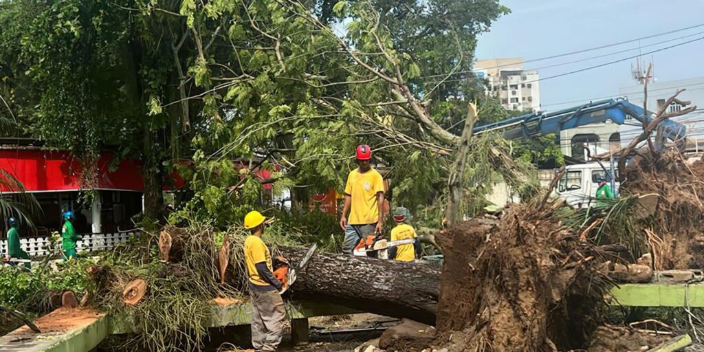 Chuvas fortes causam estragos em Niterói e Maricá