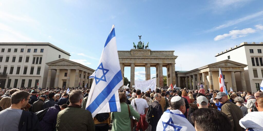 Cerca de mil brasileiros em Israel já pediram para voltar ao Brasil