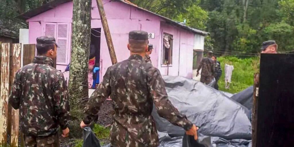 Sobe para 135 total de cidades atingidas por chuvas em Santa Catarina