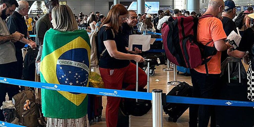 Chega a Brasília primeiro avião trazendo brasileiros de Israel