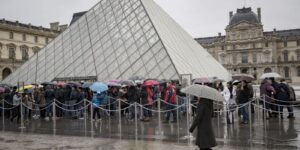 Ameaça de bomba fecha Museu do Louvre e Palácio de Versalhes